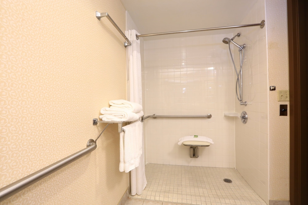 Candlewood Suites Grand Rapids Airport, an IHG Hotel 52/53