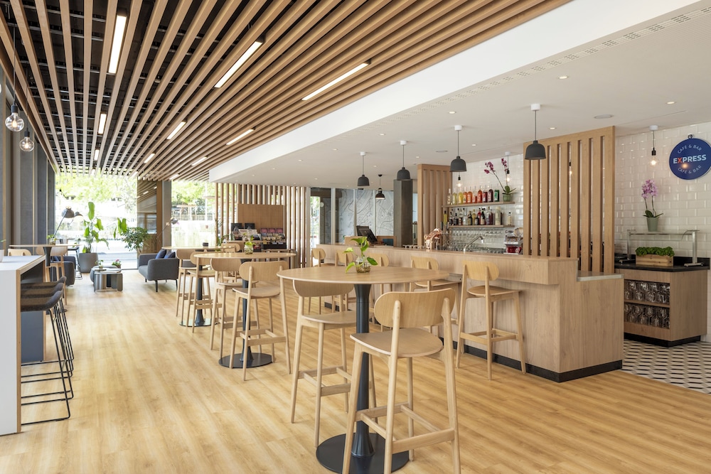 Holiday Inn Express and Suites Sion By IHG 36/50