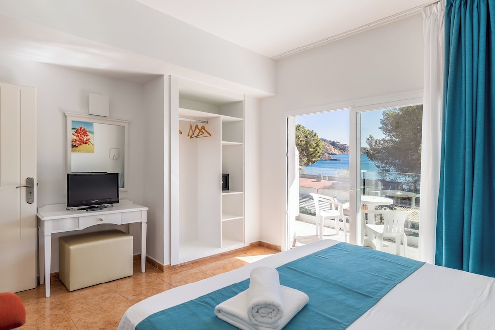 Neptuno Paguera Hostal 23/56