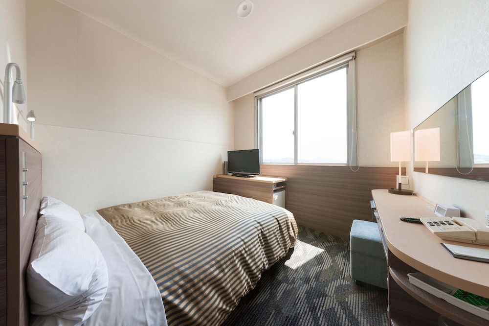 SEMI ROOM, SEMI DOUBLE BED