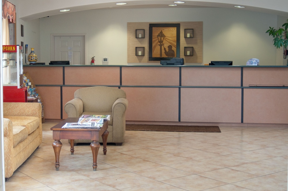 Lamplighter Inn Suites 13/46