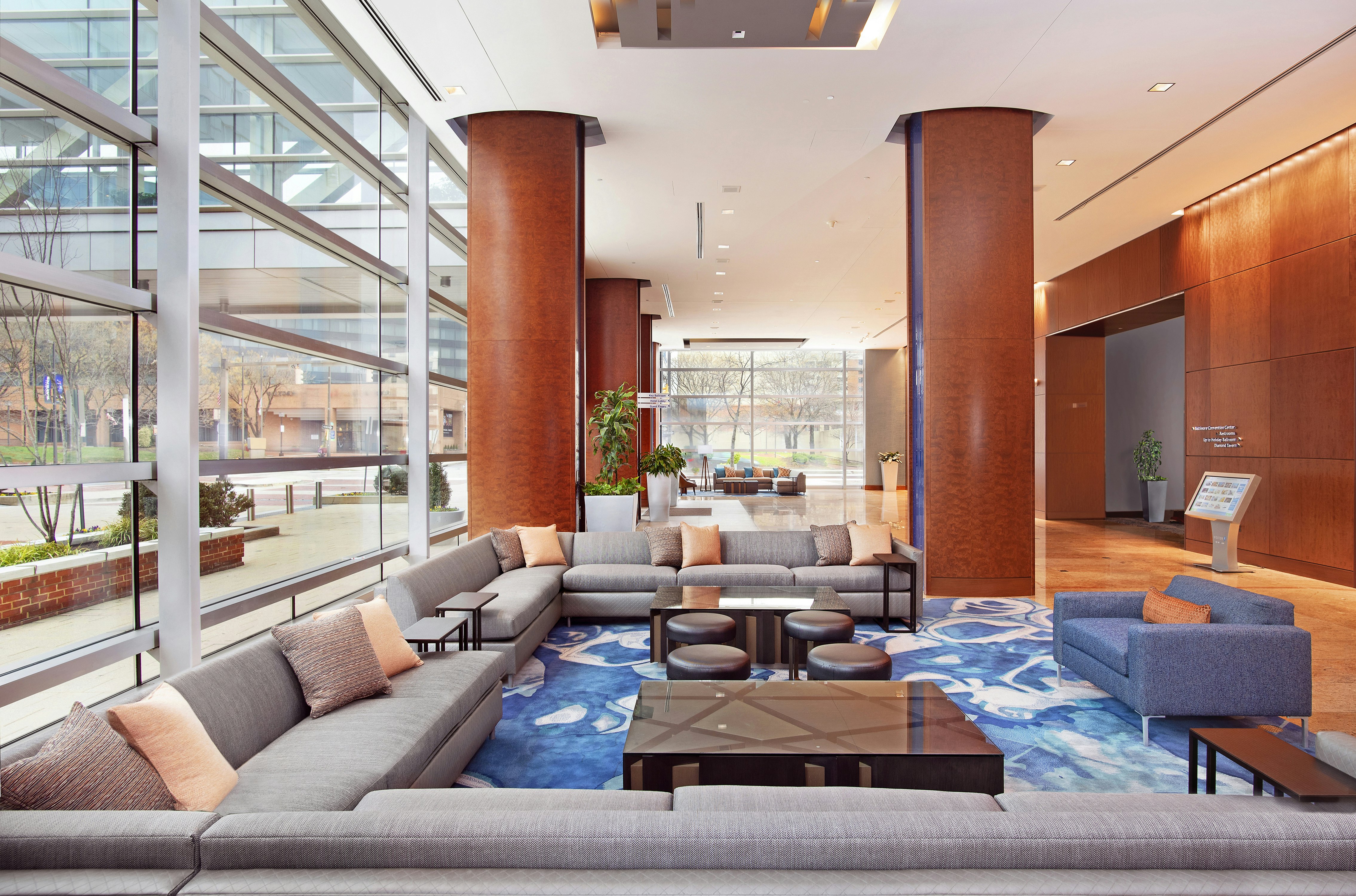 Hilton Baltimore Inner Harbor 36/84