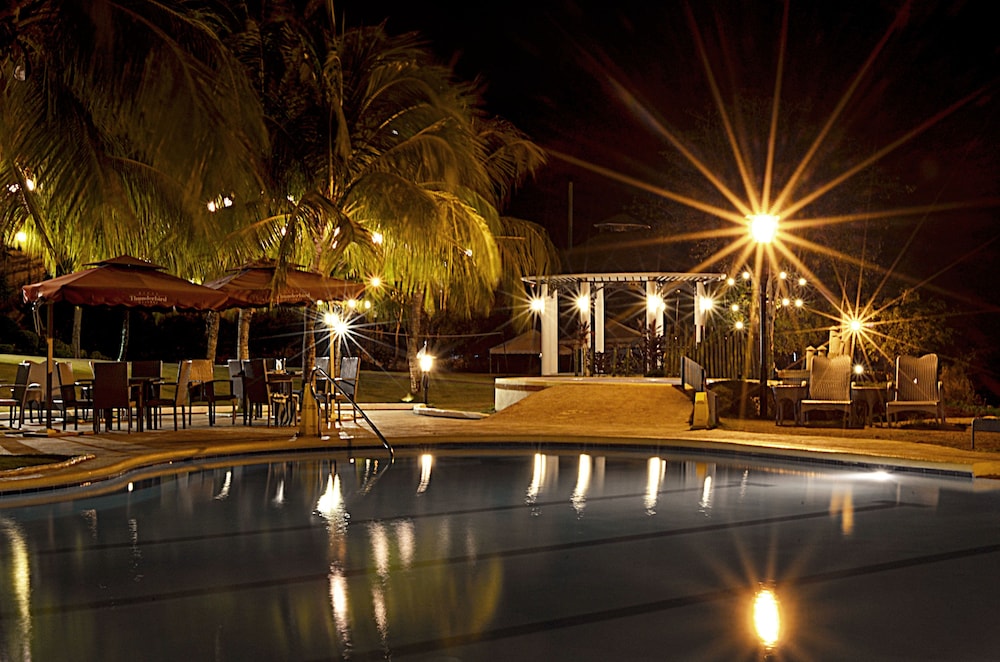 Thunderbird Resorts - Rizal 12/70