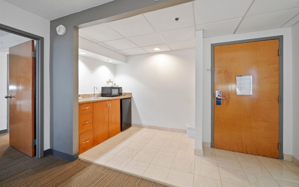 Four Points by Sheraton Charlotte 32/55