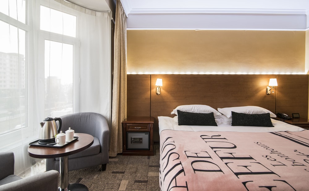 New West Hotel 21/50