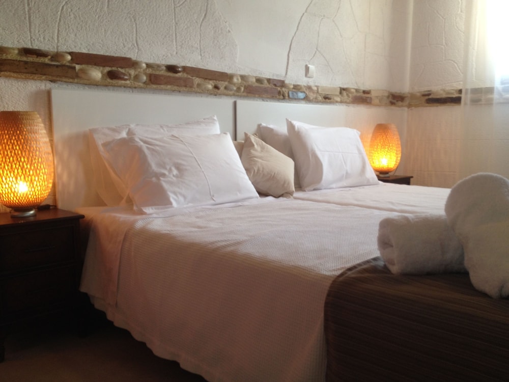 SUPERIOR, DOUBLE OR TWIN BED