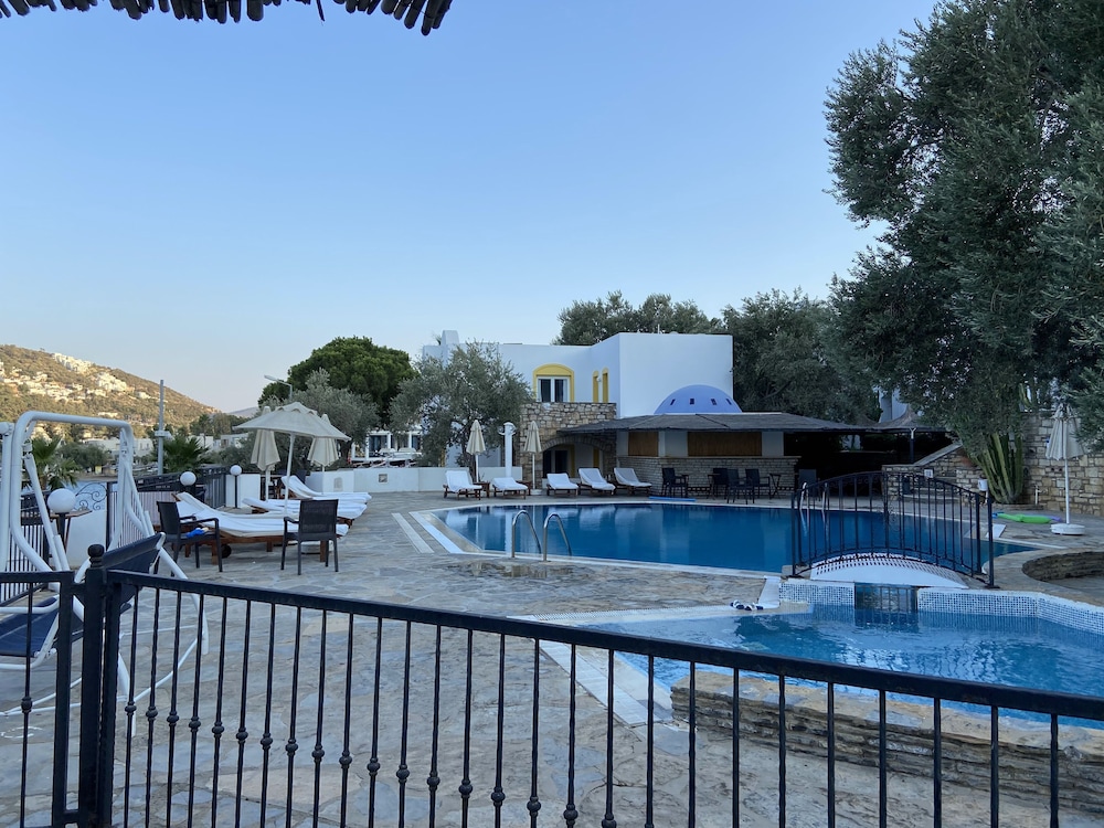Omar Hotel 36/40