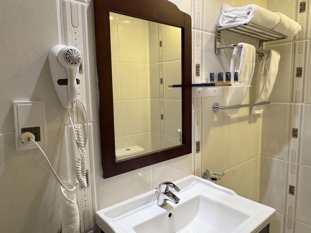 جناح بسرير كينج وسريرين منفصلين بغرفتين، ابراج الريان المكية(Al Rayyan Makiya Towers Hotel) 8/10