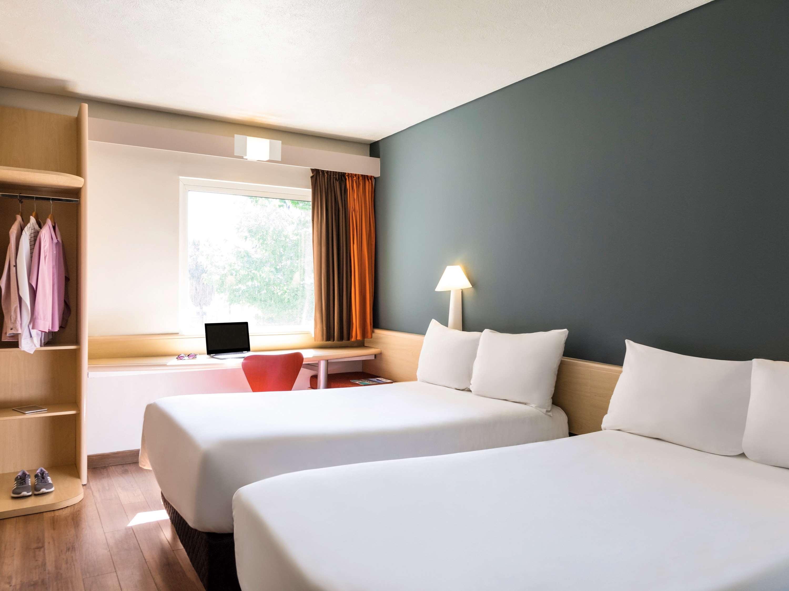 STANDARD, 2 DOUBLE BEDS