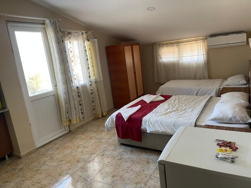 2 Bedrooms, Connecting, Classic, Apartment, 1 Single and 2 Double Beds, Garden View