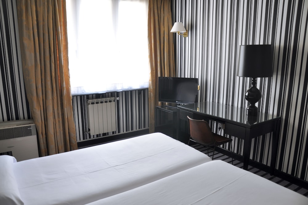 Hotel Clarin 8/40