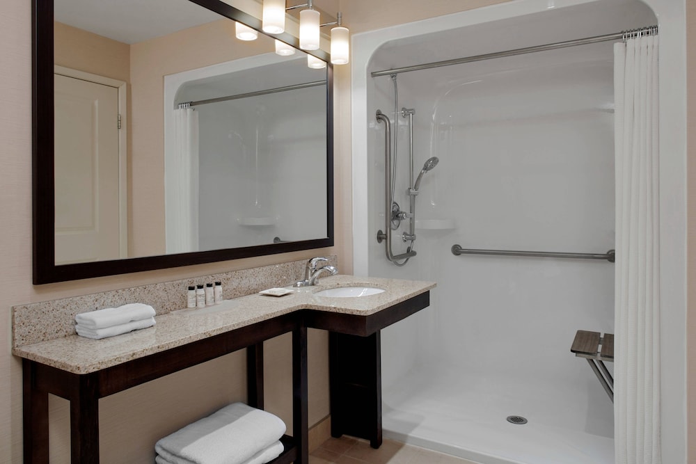 Delta Hotels by Marriott Guelph Conference Centre 8/39