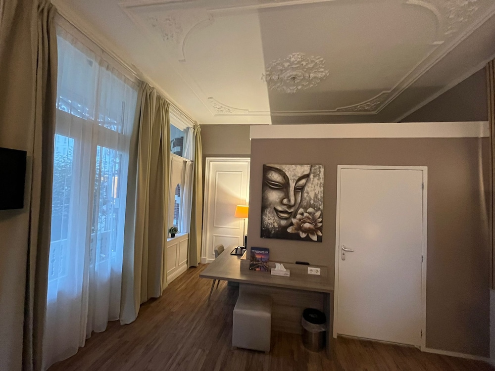 Andante Hotel 1/30