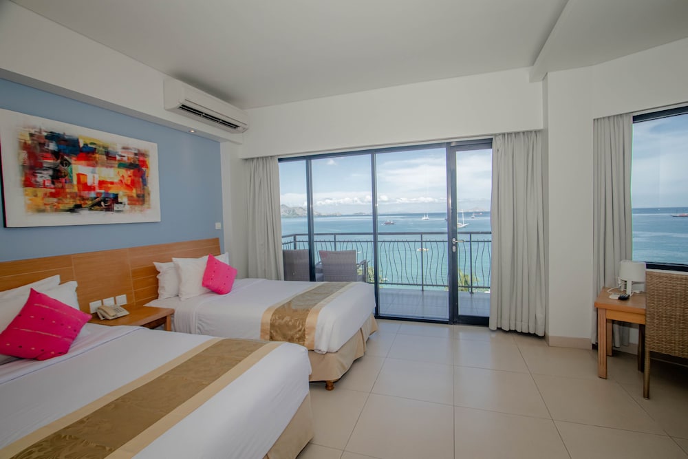 DELUXE, DOUBLE OR TWIN BED, SEA VIEW