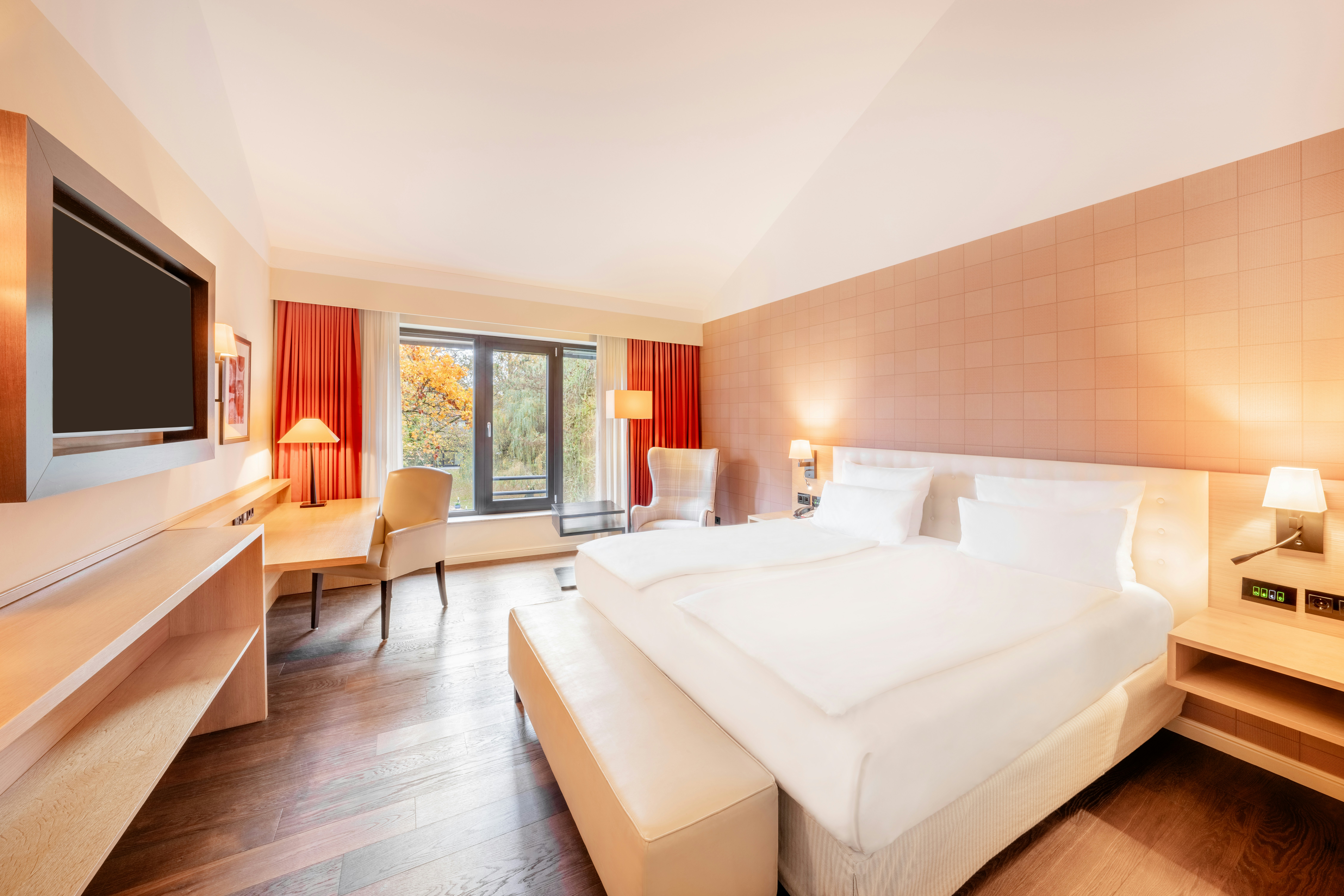 2 BEDROOMS, SUITE, KING BED