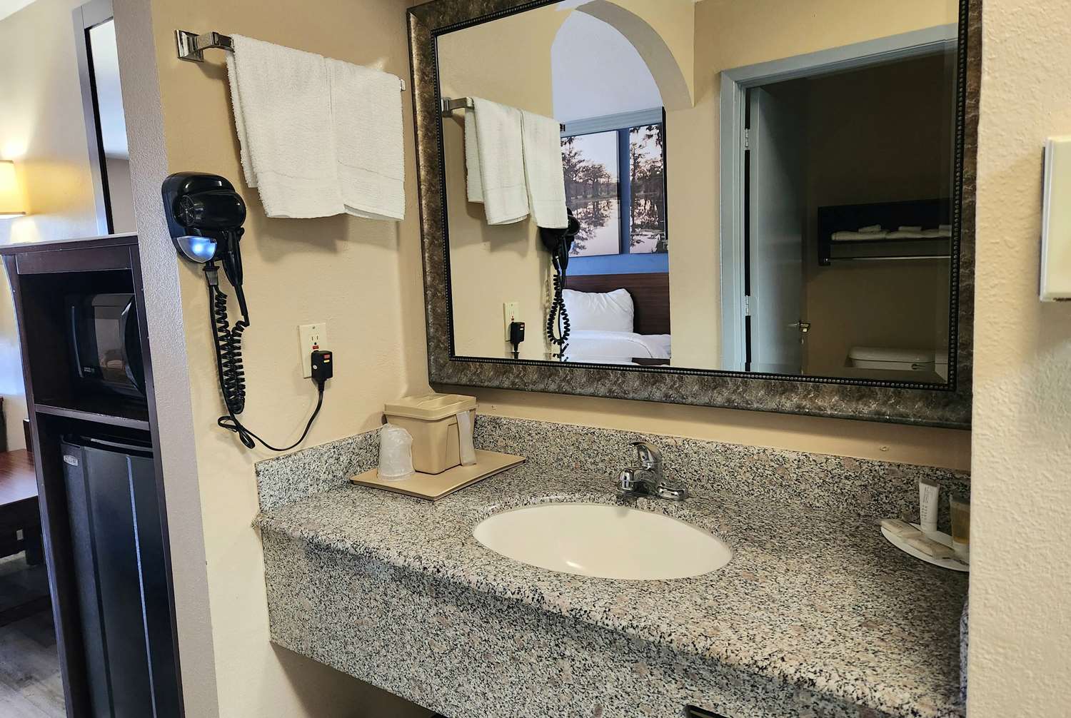 Days Inn by Wyndham Rosenberg 20/22