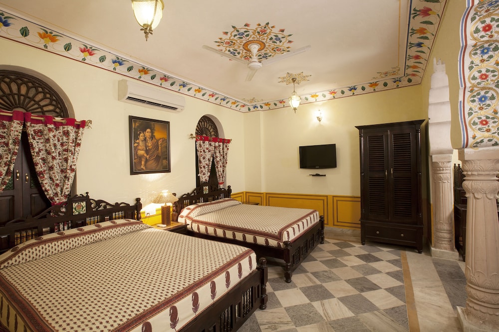 Bissau Palace 12/50