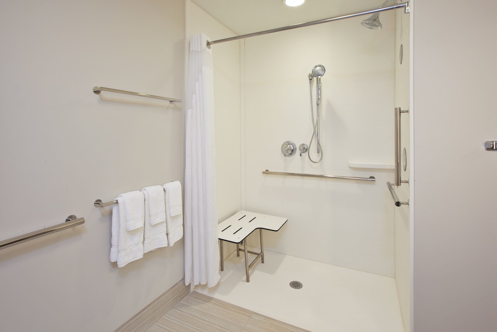 Holiday Inn Express And Suites South Hill 12/40