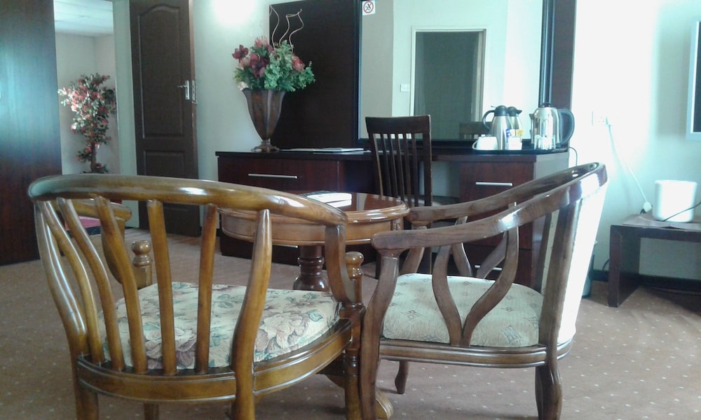 Adansonia Hotel 5/34