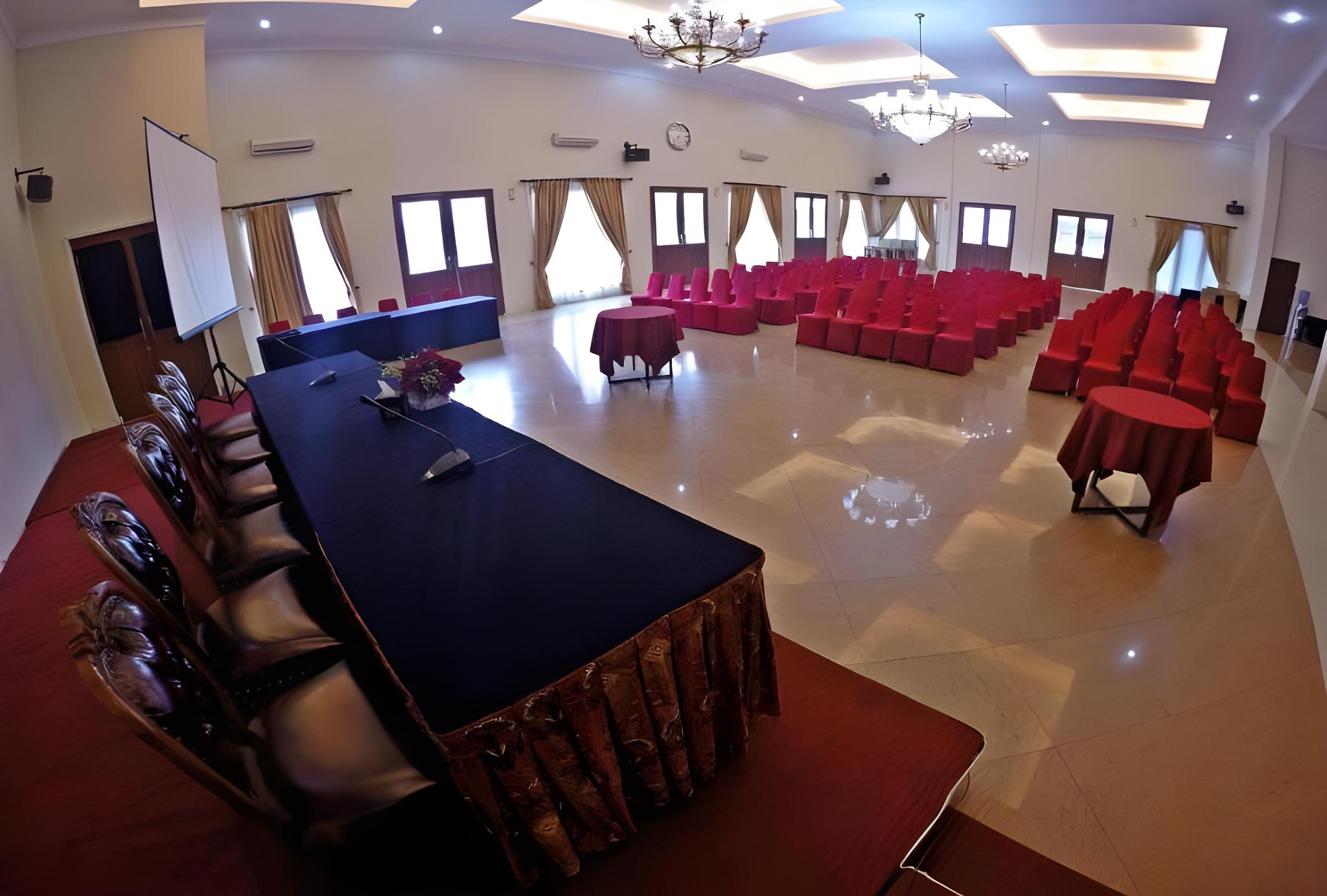 Grand Ussu Hotel And Convention 49/59