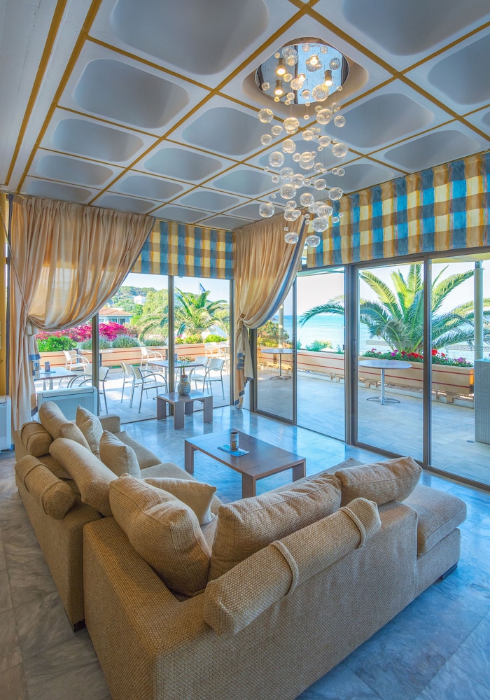 Golden Sand Hotel 38/65