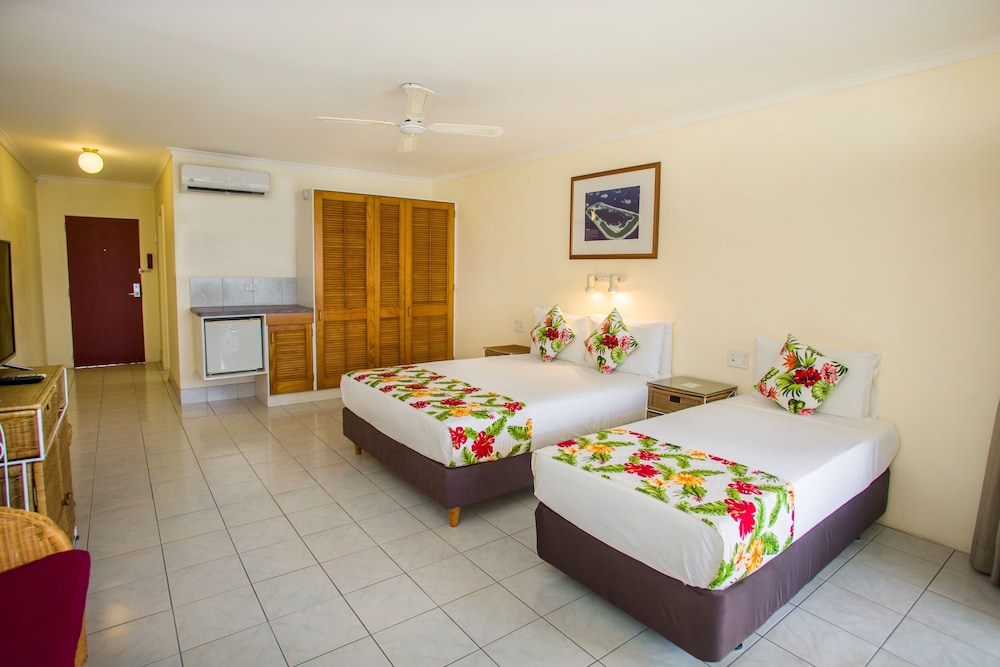 Edgewater Resort 25/71