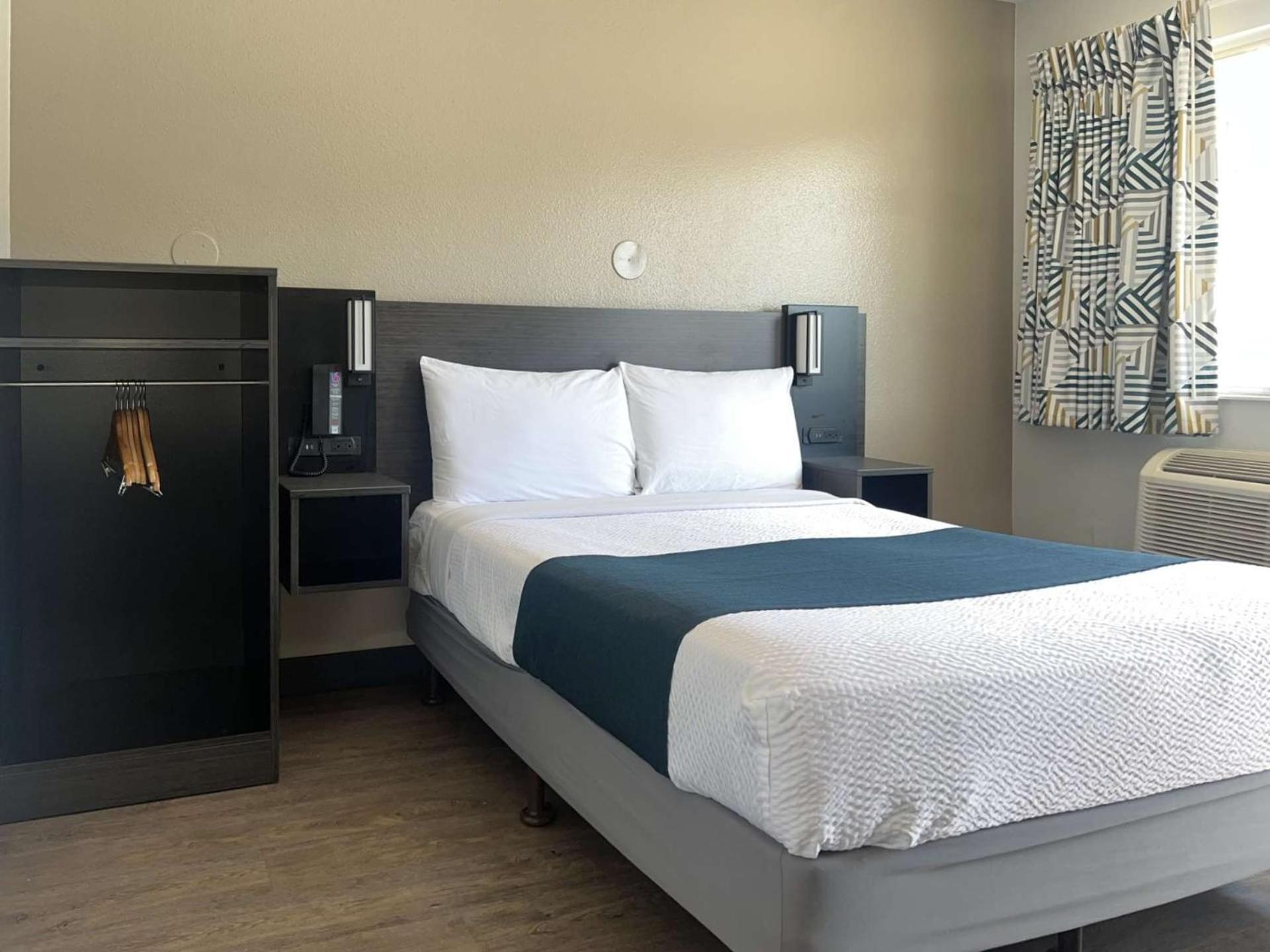 1 Full Bed - ADA/Tub, Motel6 Tulare, CA 9/10