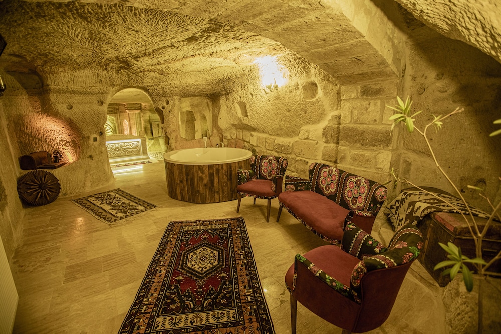 Casia Cave Suites 37/50