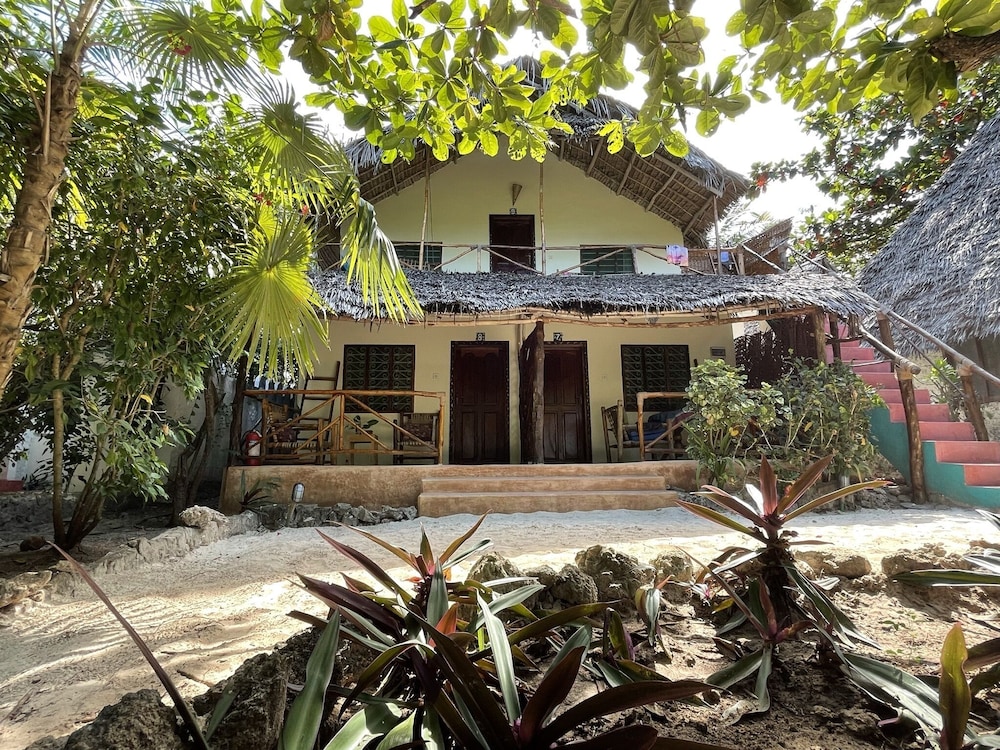 Bellevue Guesthouse 2/50
