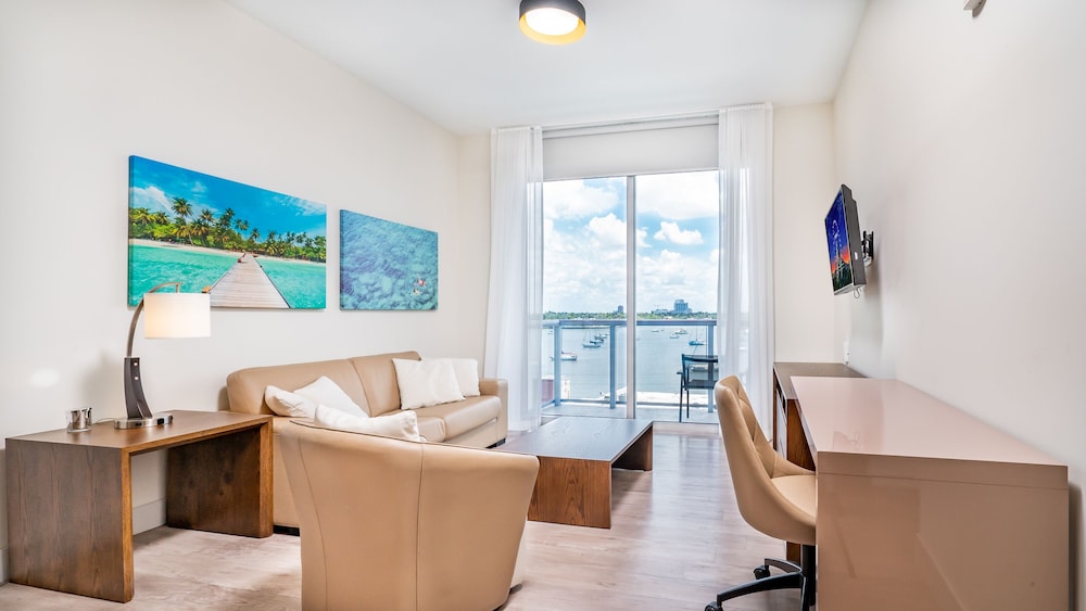CH Luxury Condos & Studios On The Beach 36/50