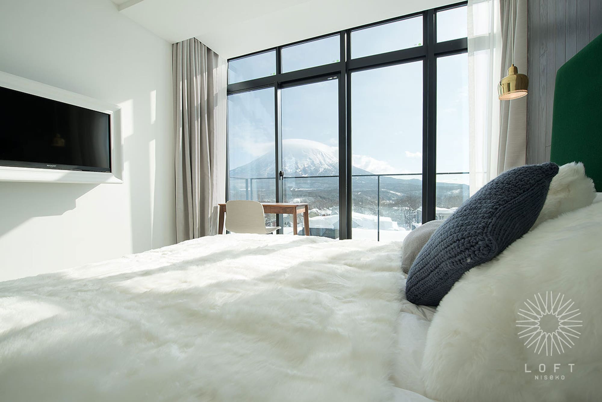 Room, 1 Double and 4 Single Beds