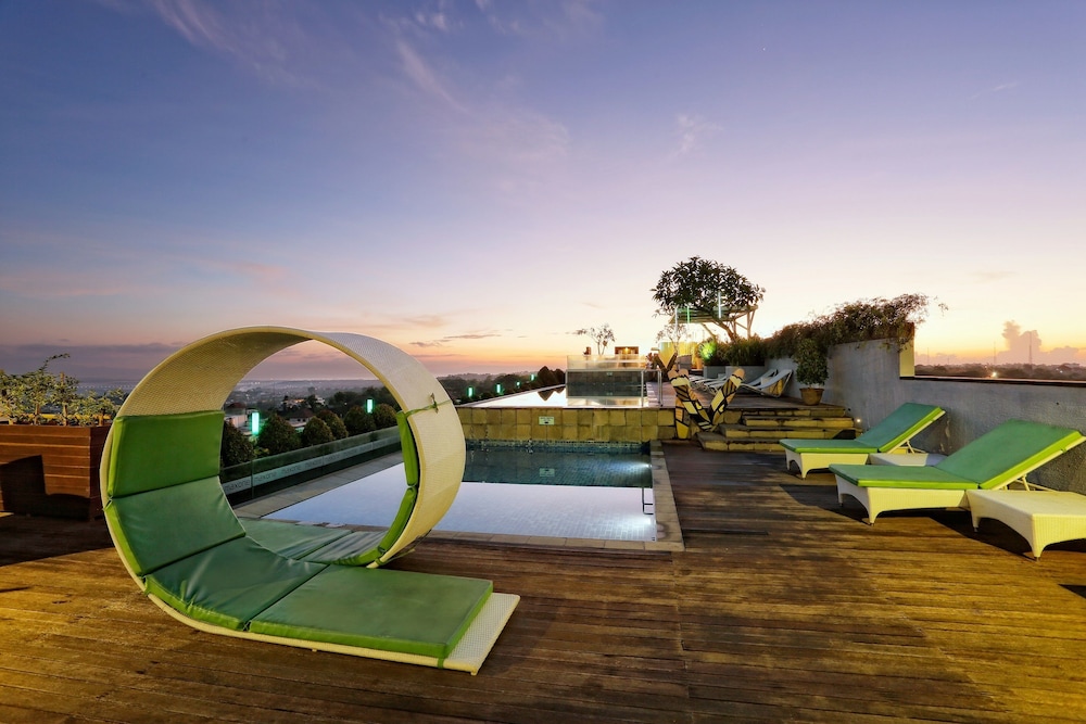 Maxone Hotel Bukit Jimbaran 32/37
