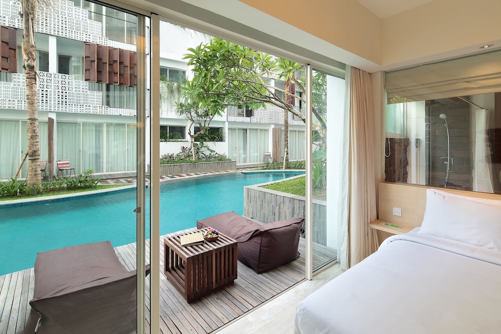 The Akmani Legian 28/70