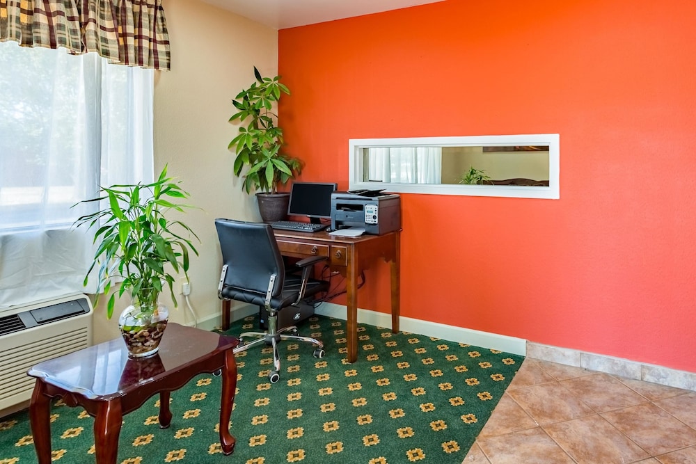 Econo Lodge Ripley 5/30