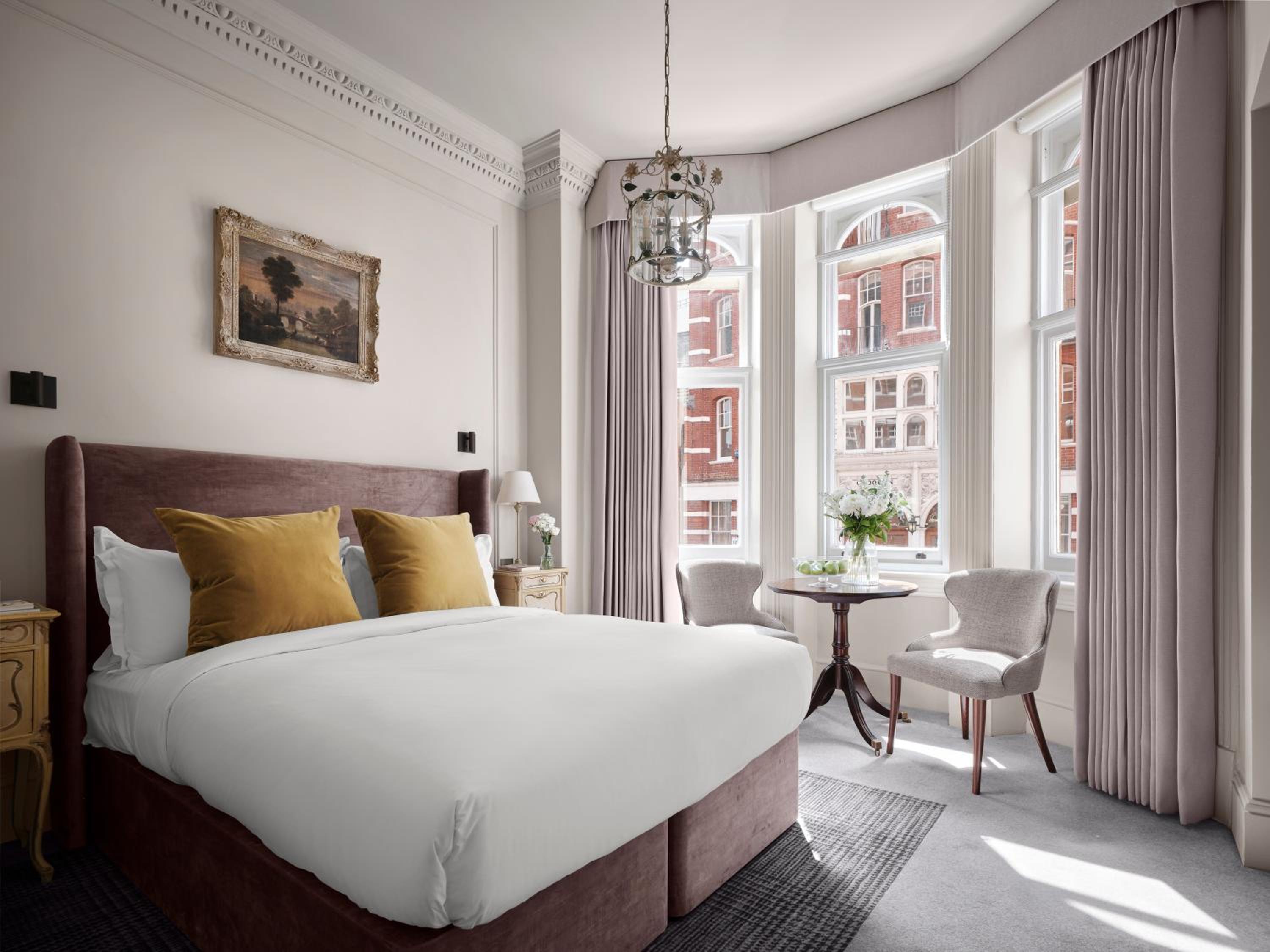 Chelsea, Queen Bed