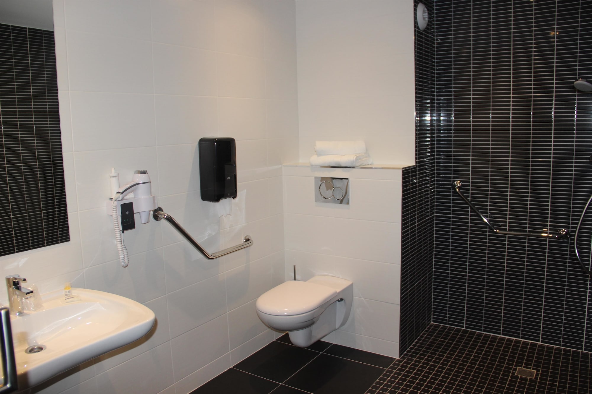 غرفة قياسية بسرير مزدوج، Hotel Kyriad Saint Quentin En Yvelines - Montigny 6/9