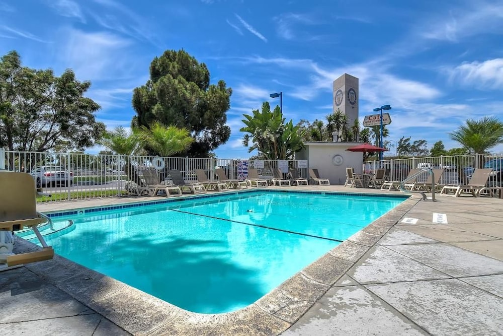 Motel6 Westminster, CA - South - Long Beach Area 39/43
