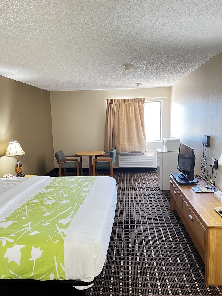 Designer Inn & Suites 19/69