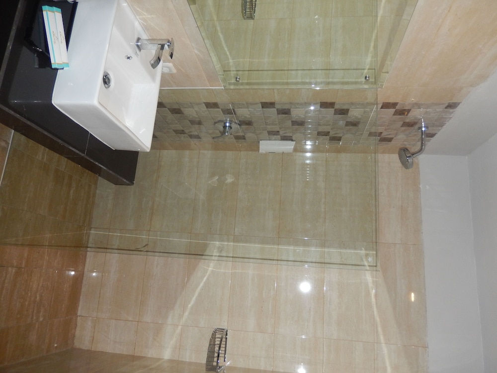 GRAND AMIRA HOTEL 63/63