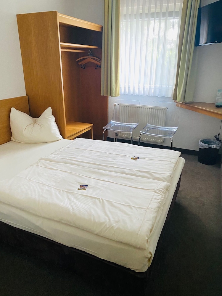 CITY, DOUBLE BED