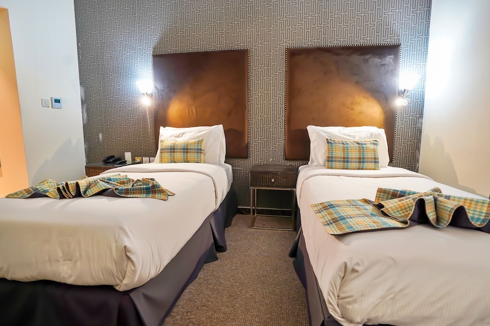 MRA Hotel 5/37