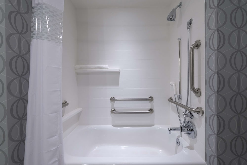 Hampton Inn & Suites Portsmouth Downtown 11/56