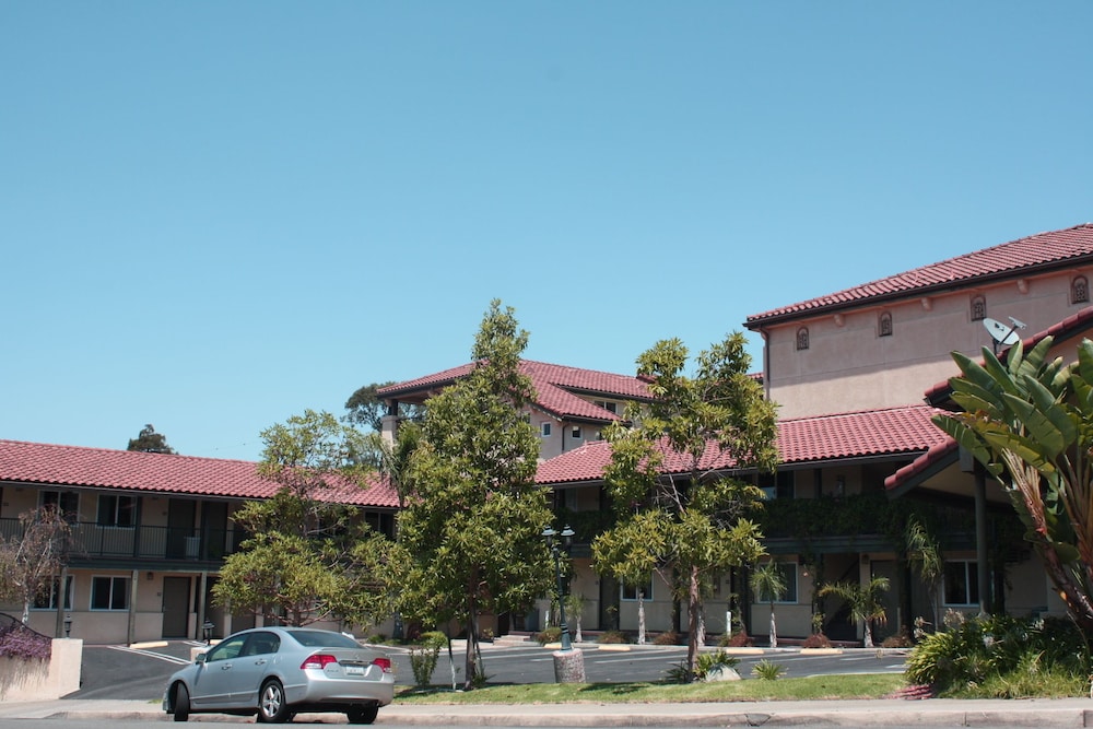 Lamplighter Inn Suites 8/46