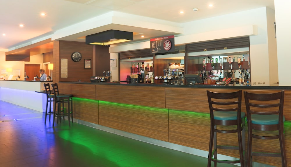 Holiday Inn Express London Heathrow T5 11/70