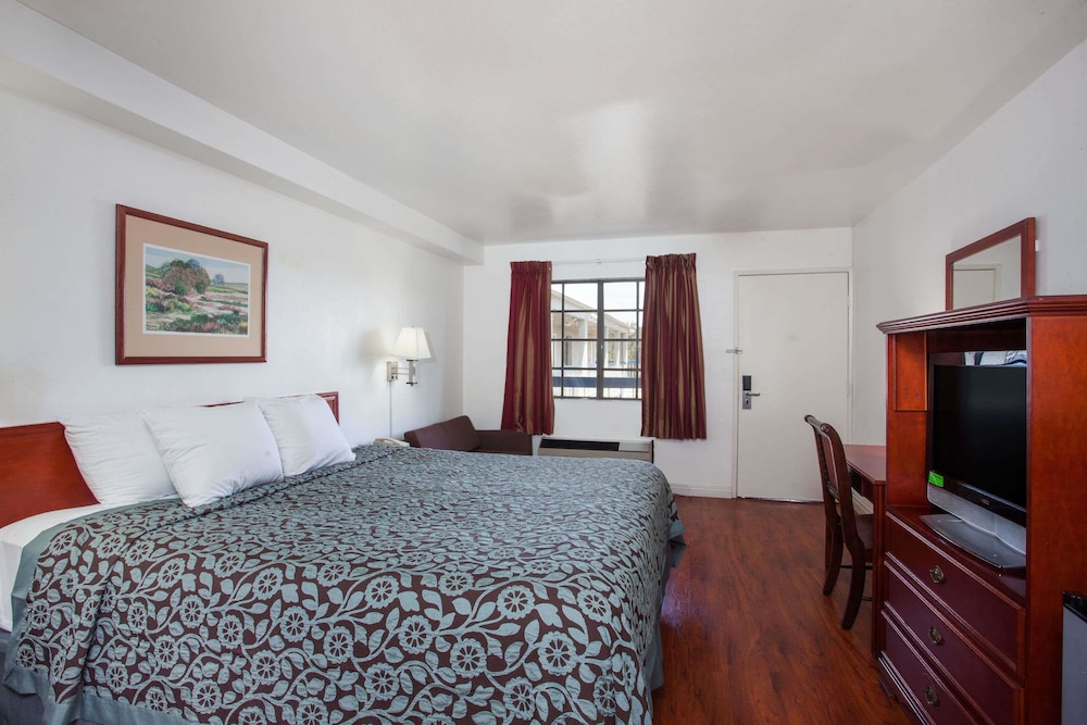 Days Inn By Wyndham Orange Anaheim 9/20