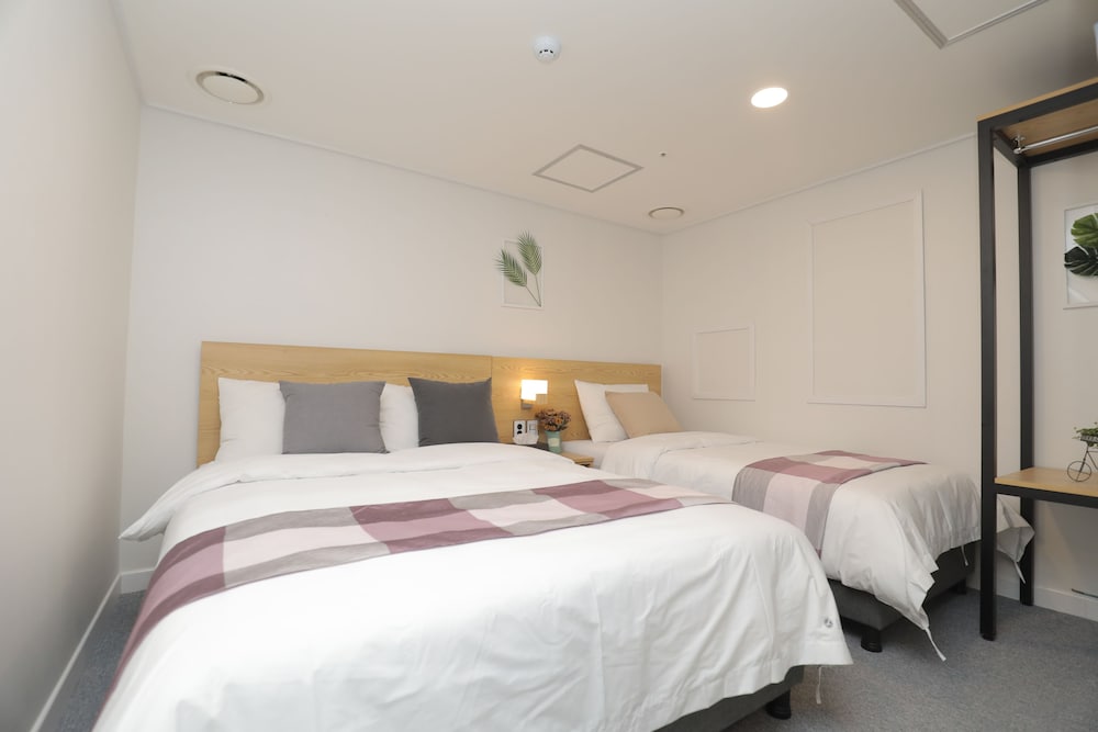 LINE HOTEL MYEONGDONG 24/56