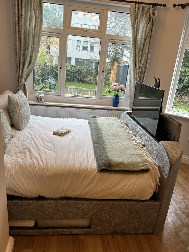 Wimbledon Holiday Lets 10/50