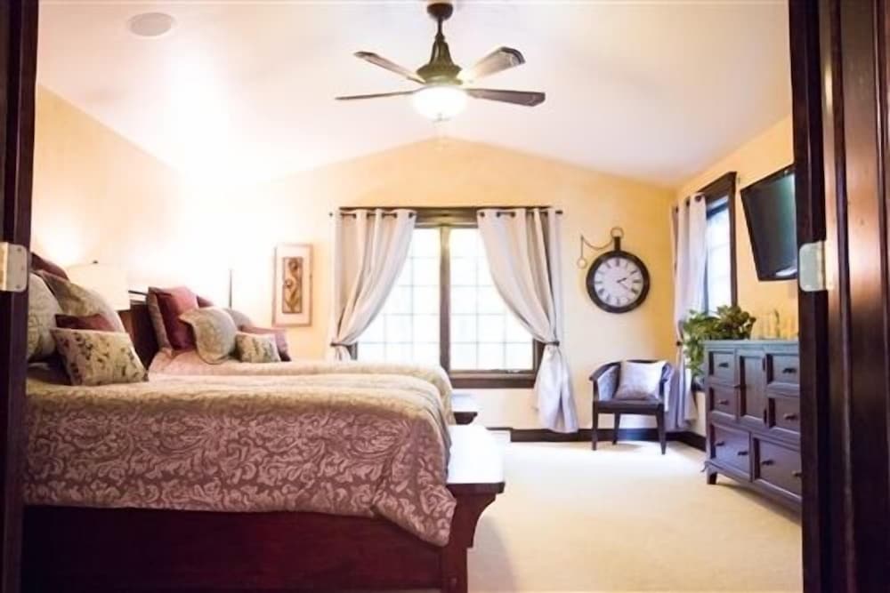The Roost Bed and Breakfast 6/40
