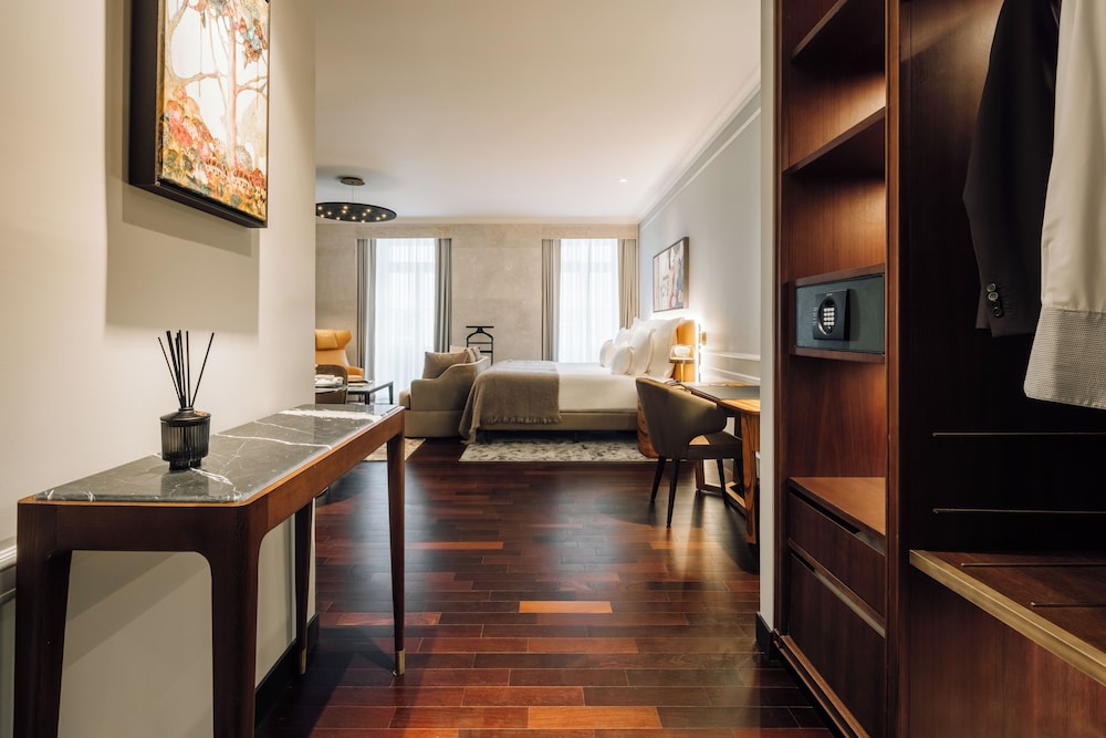 MYTHIC SANA Downtown Suites 16/50