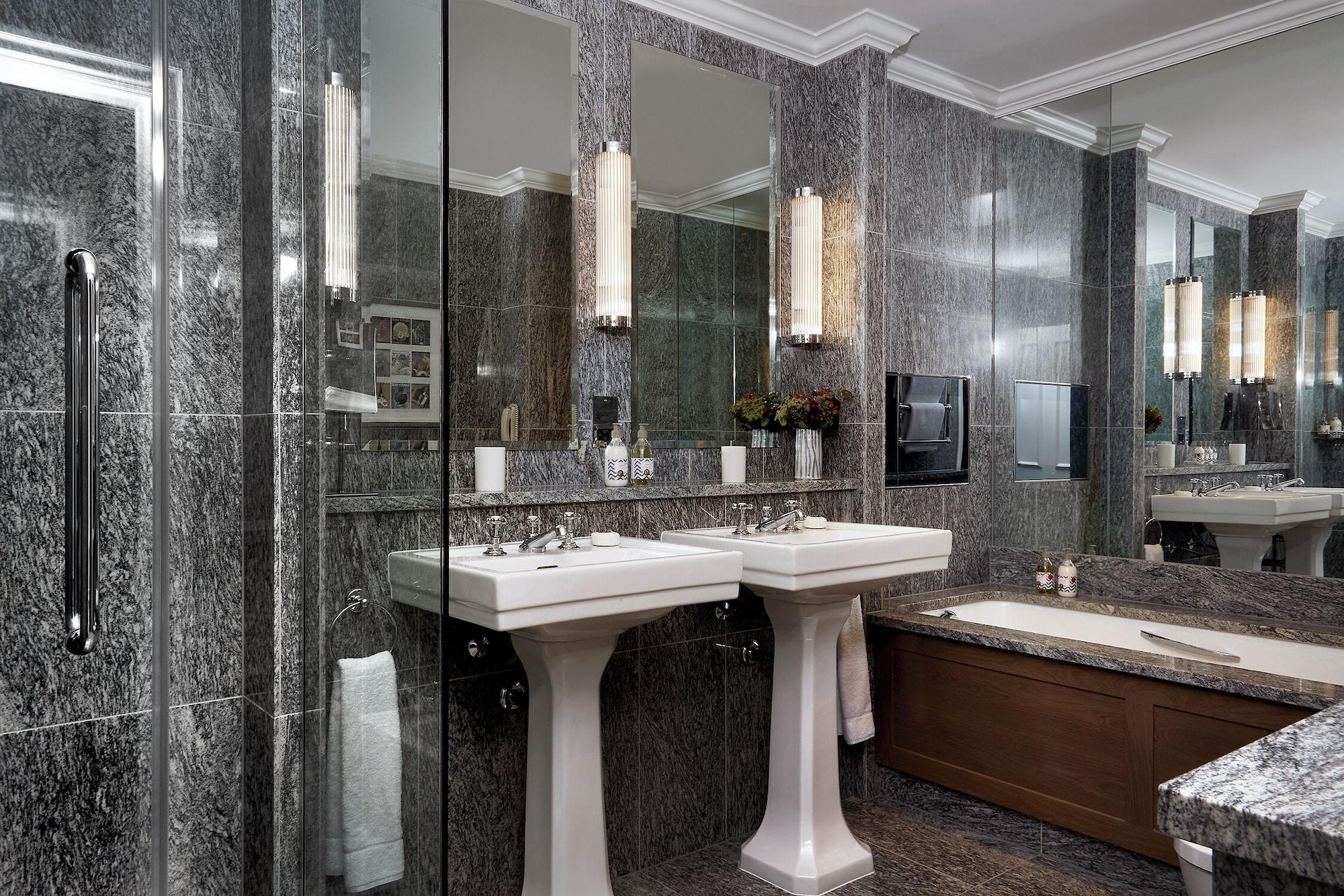 Knightsbridge, Suite